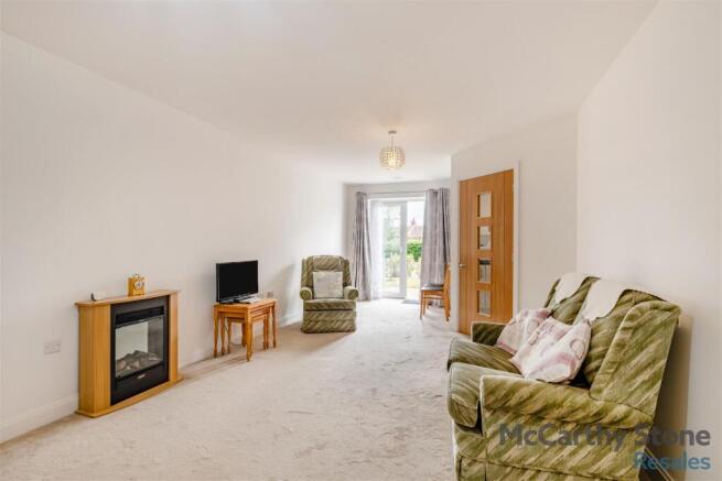 8654745-interior10.jpg