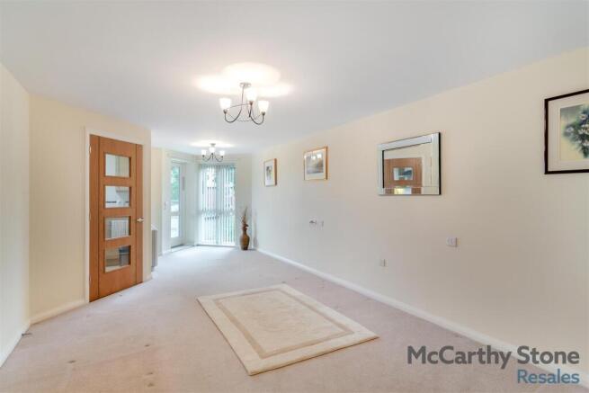 8657088-interior10.jpg