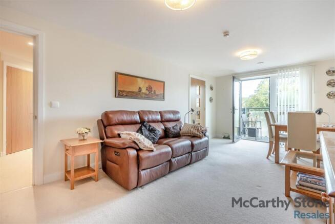 8665362-interior01.jpg