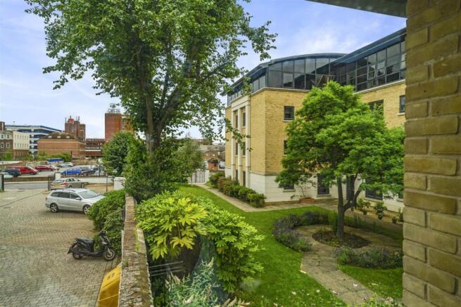 ee9a9366-2bd2-4646-9e5b-adad7009bd36b612066b-f3b2-