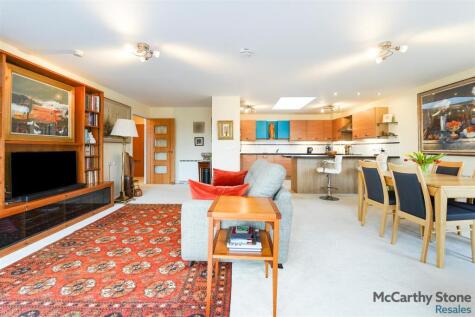 Lyle Court, 25 Barnton Grove, Edinburgh, EH4 6EZ