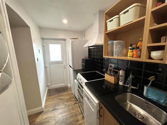Kitchen Cont.jpg