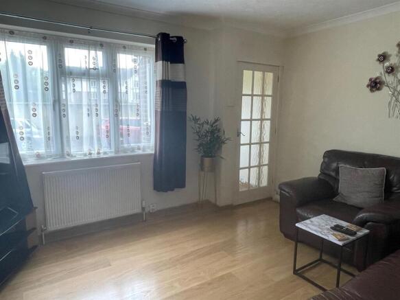 Living Room - 47 Estfield Road Cont.jpg