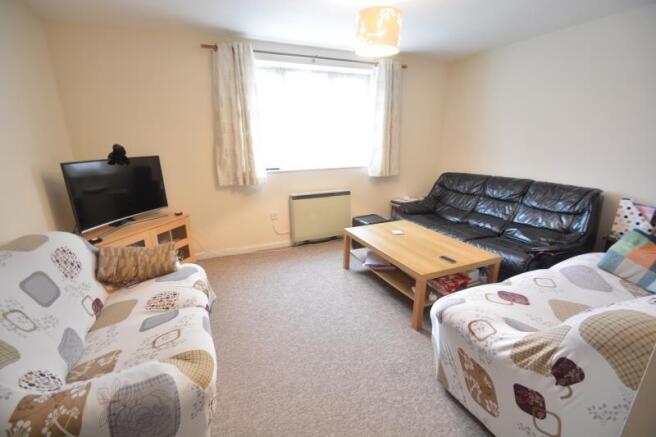 8690b Living_med.jpg