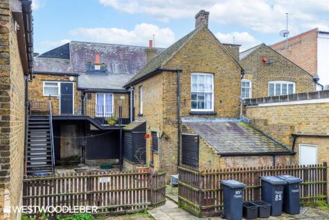 High Street, Hoddesdon - CHAIN FREE