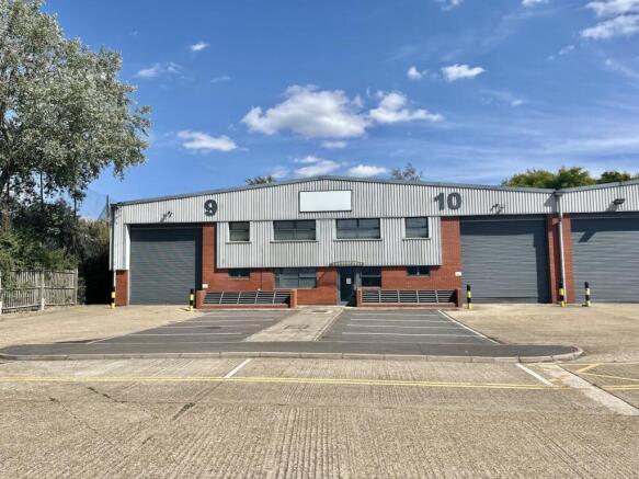 9 10 Airlinks - Main 2.jpg