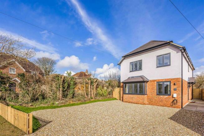 38a Five Heads Road, Horndean-Small-PorticoMarketi