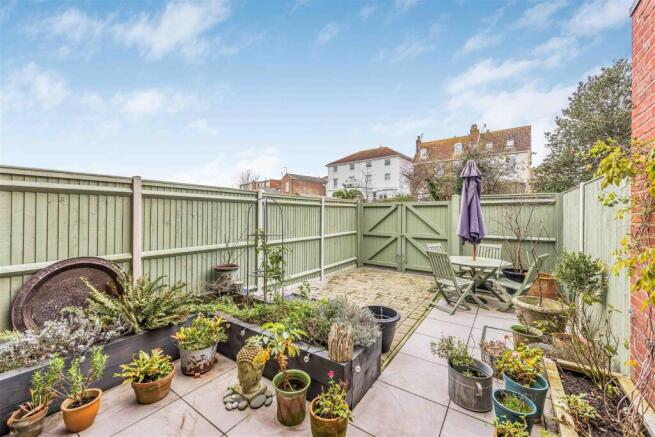 6 Elizabeth Row, Exmouth Road, Southsea
