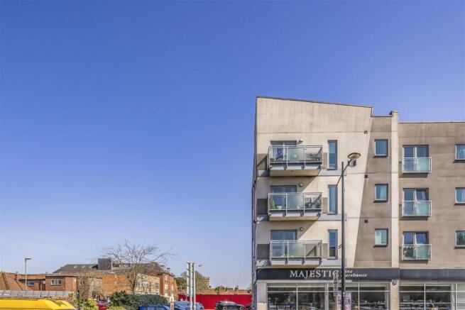 Flat 4, South Park Court, Bulbeck Road, Havant-Por