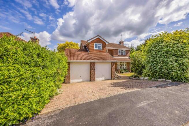 6 Mallow Close, Purbrook-Small-PorticoMarketing-Ne