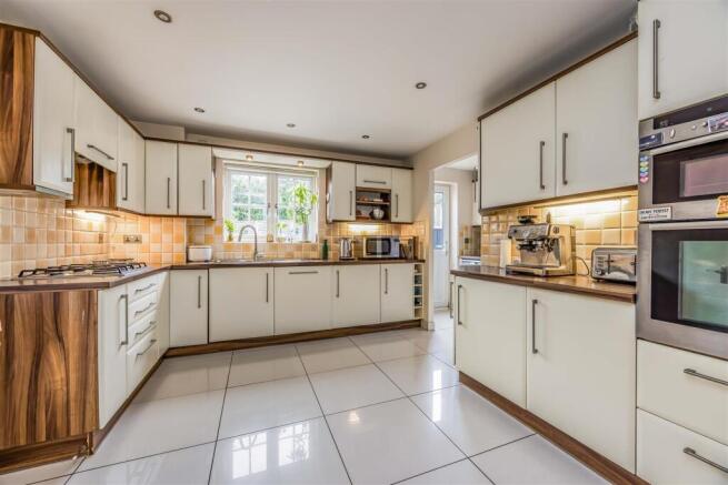 7 Pipit Close, Horndean-Small-PorticoMarketing-Nex