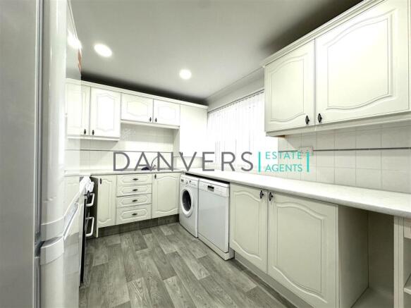 gardens kitchen pic 2.jpg