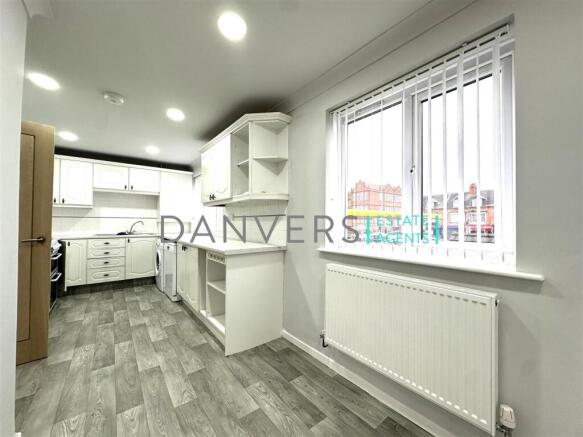gardens kitchen pic 1.jpg