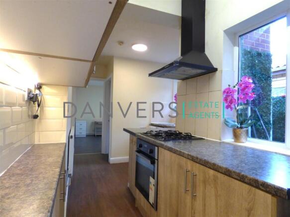 kitchen pic 1.jpg