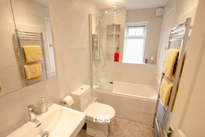 8 Rochford - Bathroom.jpg