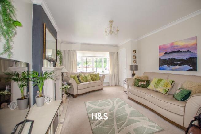 18 palmers close lounge.jpg