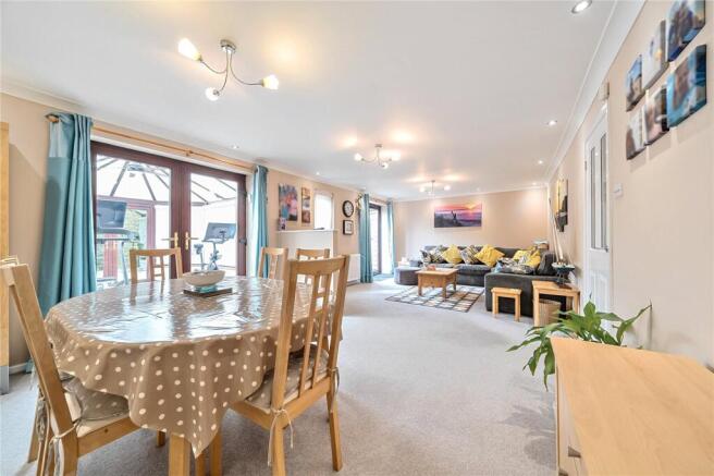 Living Room/Dining
