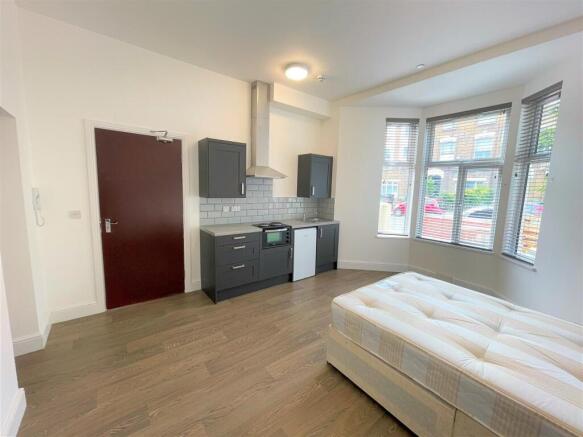 Room 1 pic 2 (4).jpg