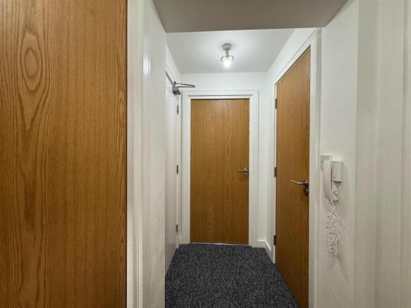 Hallway / Entrance