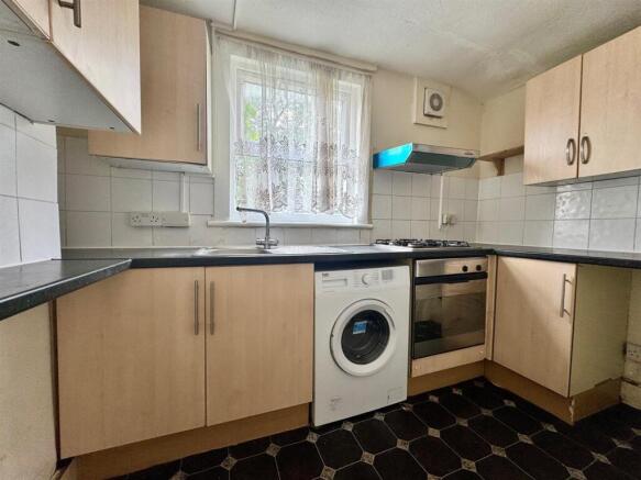 Kitchen 1.jpg