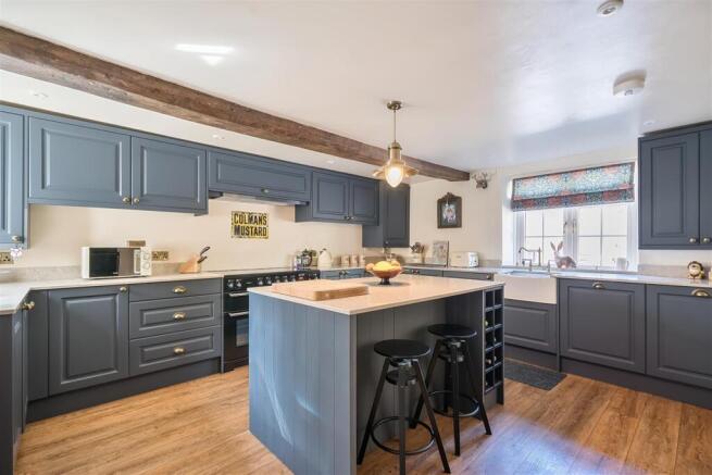 Kitchen / Breakfast Room
