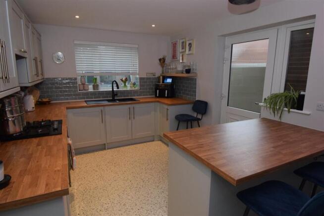 Kitchen/Breakfast Room