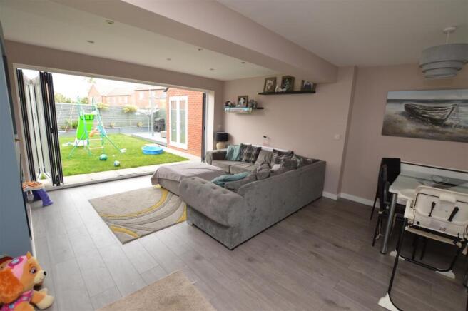 Open plan kitchen/diner/lounge