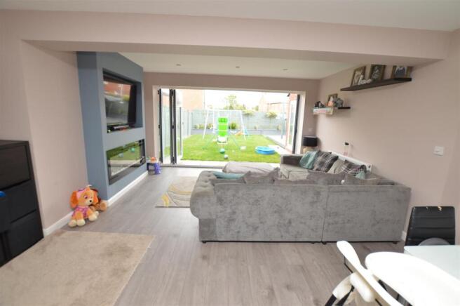 Open plan kitchen/diner/lounge