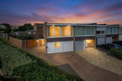 Howards Way, Rustington, BN16