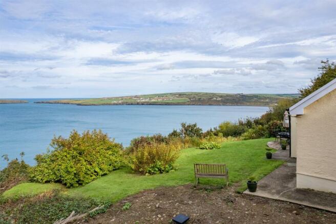 Gwylan Cottage, Poppit, Cardigan - Drone & Elevate