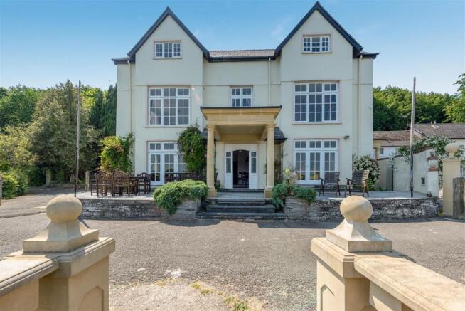 Front of Glanteifi House
