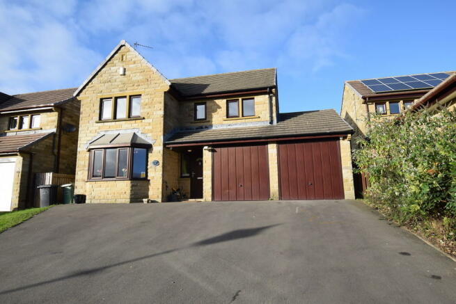 4 bedroom detached house for sale in Park Avenue, Shelley, Huddersfield ...