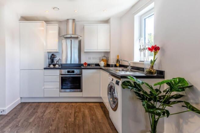 4 Kitchen.jpg