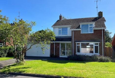 9 Abbots Court Drive, Tewkesbury, Gloucestershire, GL20