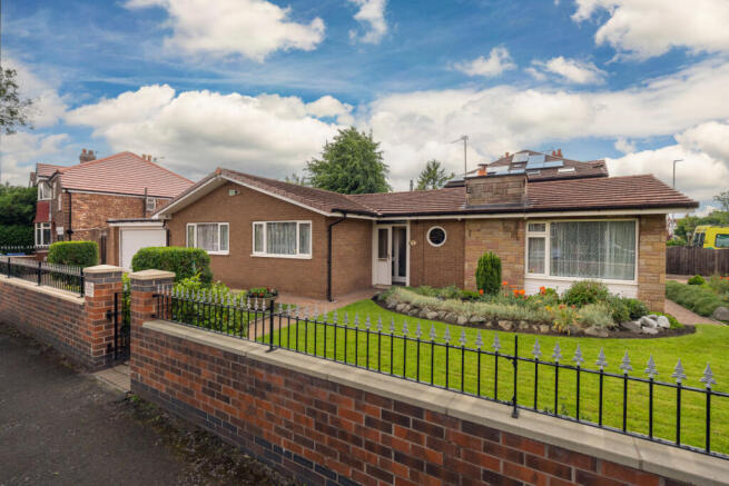 2 Chatsworth Avenue, Prestwich M25 1NN