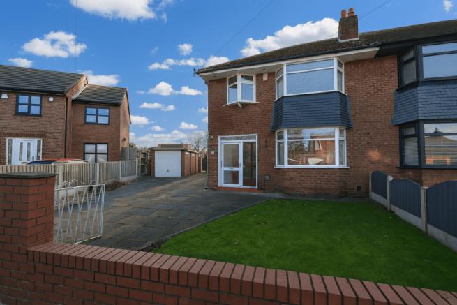 Banbury Road, Middleton, M24 1GB