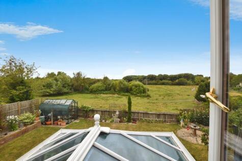 Tanners Close, Winterbourne Earls                                          ***VIDEO TOUR***