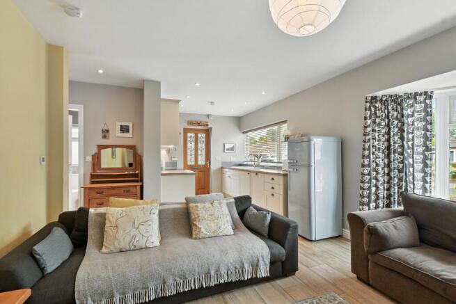 Lounge/Kitchen (2)