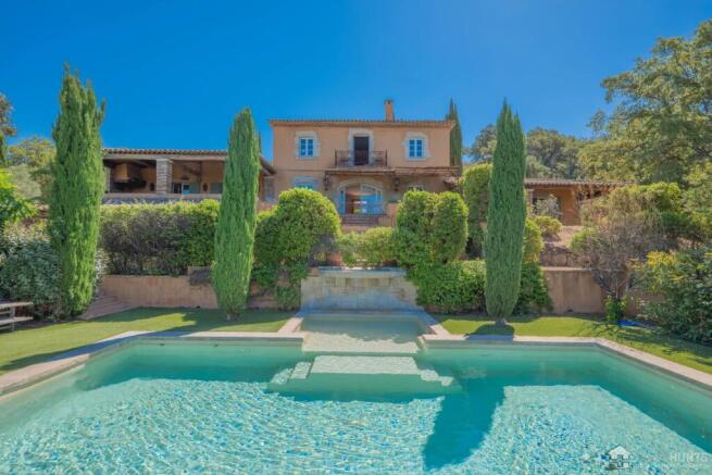 6 Bedroom Villa For Sale In Provence-alps-cote D`azur, Var, Le Plan-de 