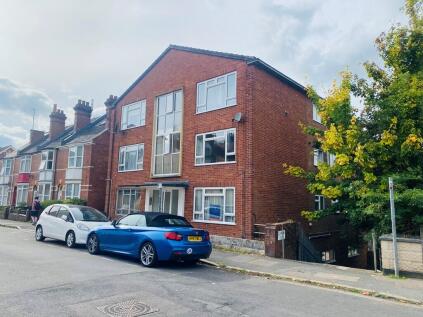 Flat E, 27 Well Street