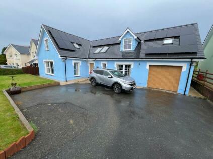 Llanon - 6 bedroom detached bungalow for sale