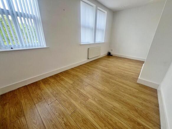 25b Appleton Vill...