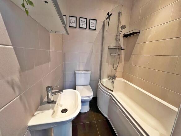 25b Appleton Vill...
