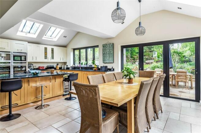 Kitchen/ Dining Room