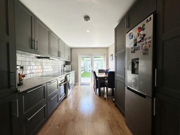 KITCHEN / DINING ROOM 