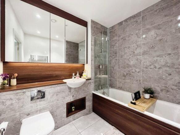 MAIN BATHROOM
