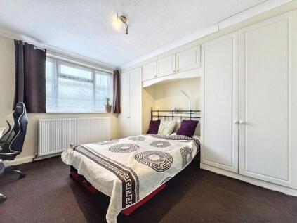 Stonegrove, Edgware, HA8