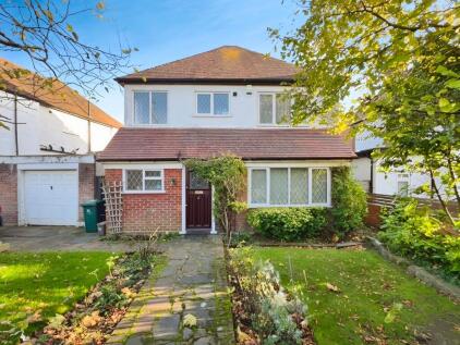 Lyndhurst Avenue, London, NW7