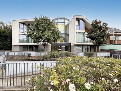 Edgwarebury Lane, Apollo Court, HA8