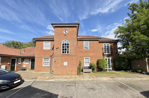 KING'S LYNN - Town Centre Apartment for Over 55's
